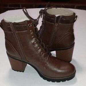 NIB Eva & Zoe combat boots size 9M